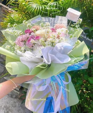 Mint Garden: Mawar putih, aster pink, paso ungu, gompie, pikok putih, wrapping hijau